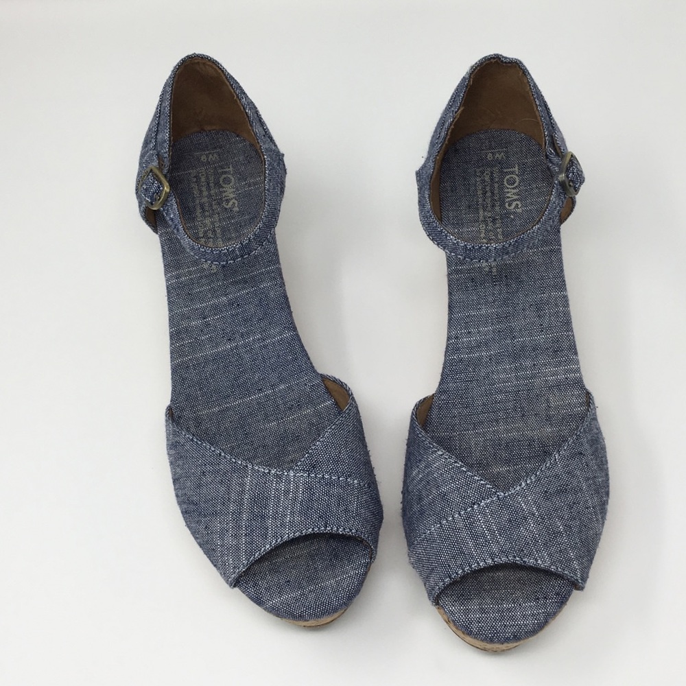 Toms Womans 9 Open Toe Wedge Heels